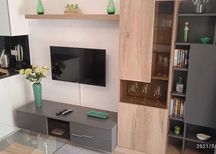 Inviting 1-bed On Castillo Mar Appartement