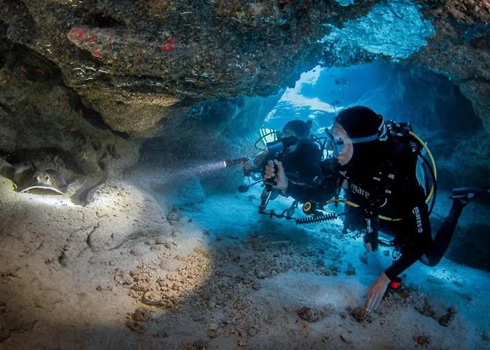 Inviting 1-bed On Castillo Mar Appartement