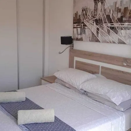 Inviting 1-bed On Castillo Mar *