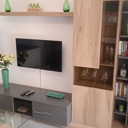 Inviting 1-bed On Castillo Mar Appartement