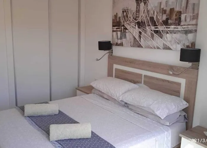 Inviting 1-bed On Castillo Mar *