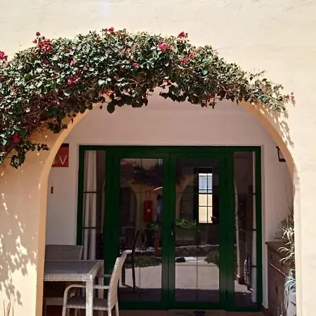 Daire Inviting 1-bed On Castillo Mar *